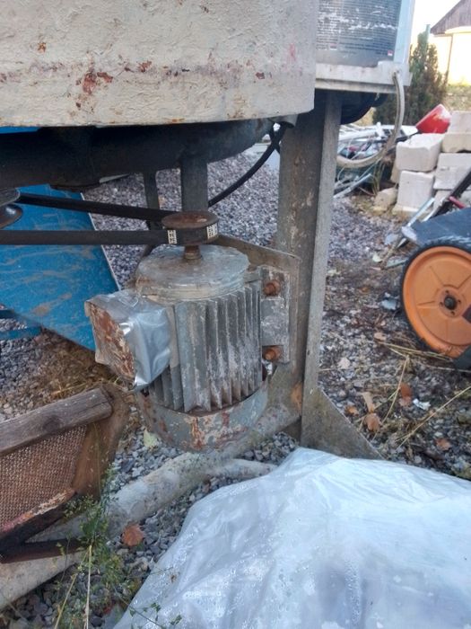 Betoniarka fabryczna 150l.