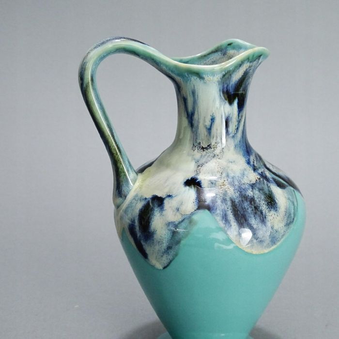 piekny ceramiczny dzbanek wazon