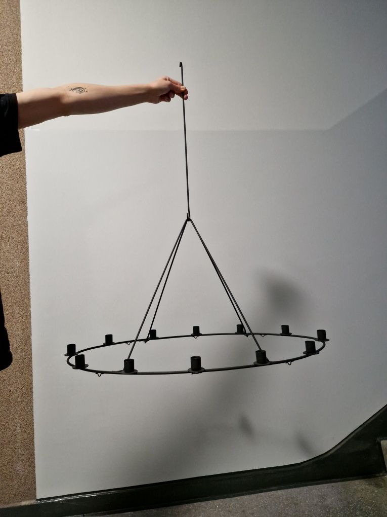 Duży gustowny żelliwny podwieszany świecznik Ikea