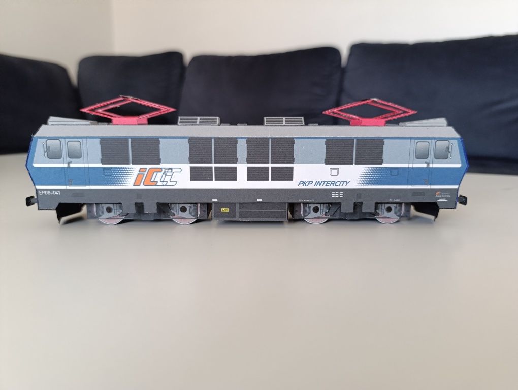 Model kartonowy pociąg autobus lokomotywa duża pasażerska  EP09