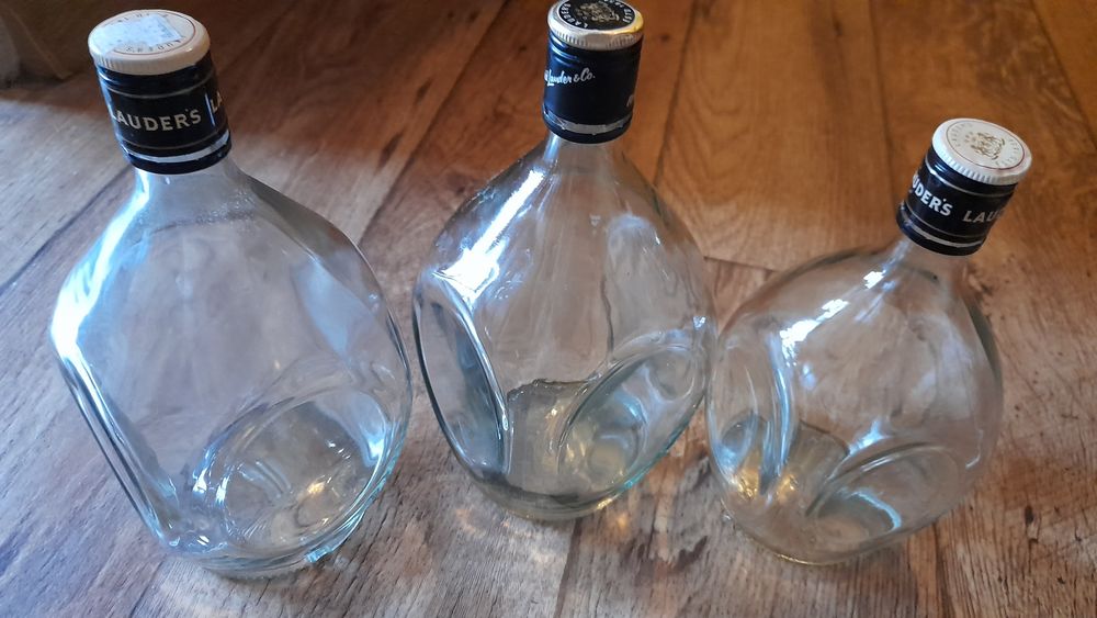 Butelki kolekcjonerskie poj 1 l ; 0,5 l-4szt-20zl