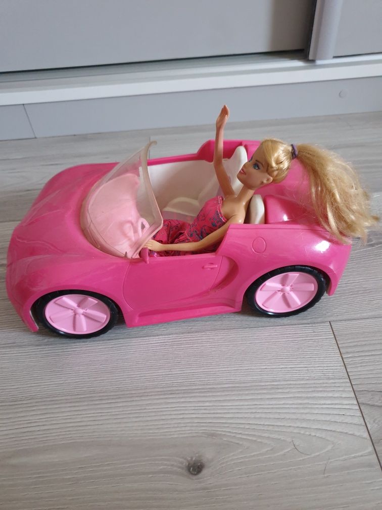 Barbie z autem w zestawie