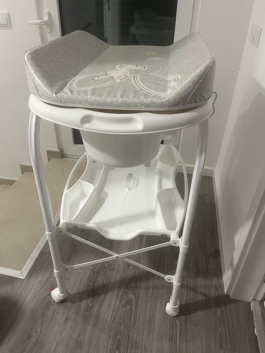 Banheira de bebé com muda roupa
