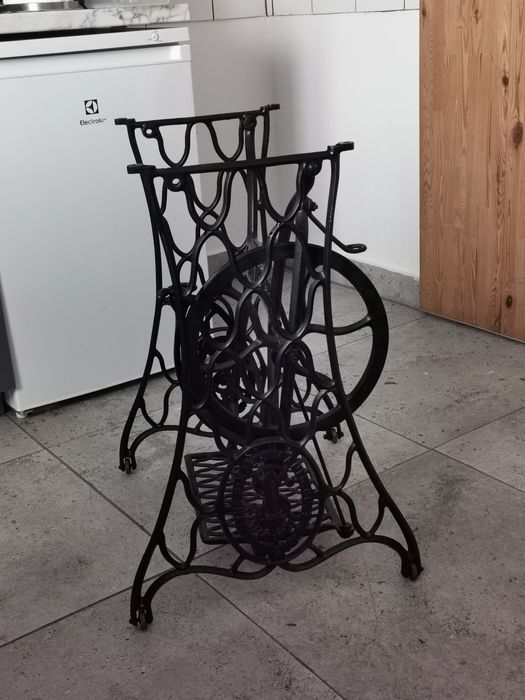 Antyk Stół od maszyny Singer stan idealny po renowacji