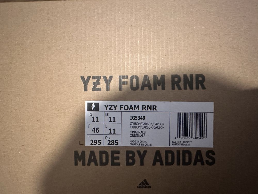 Yeezy rnr foam carbon