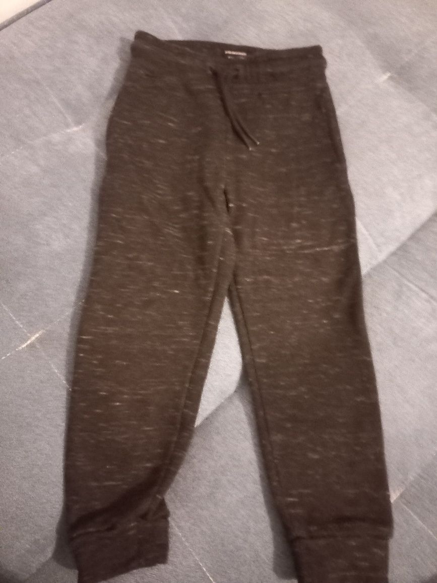Bluza i spodnie  chłopięce rozmiar 110-116