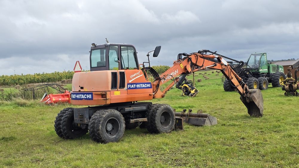Koparka kołowa Hitachi FH85W Compact line, Koparka 9 t