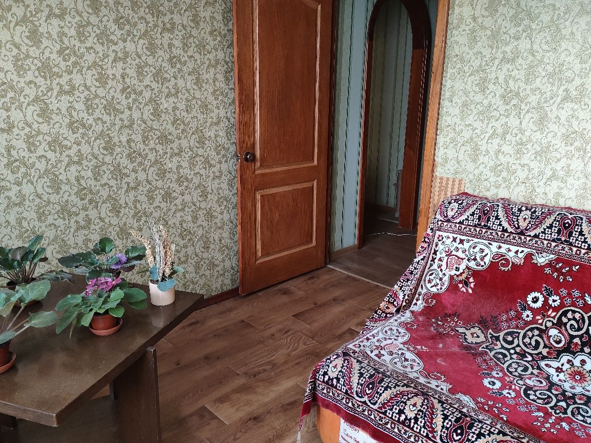 Здам кімнату для дівчини. Центр міста, ринок, парк, школа,