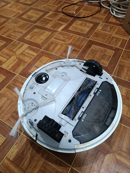 Продам робот пылесос