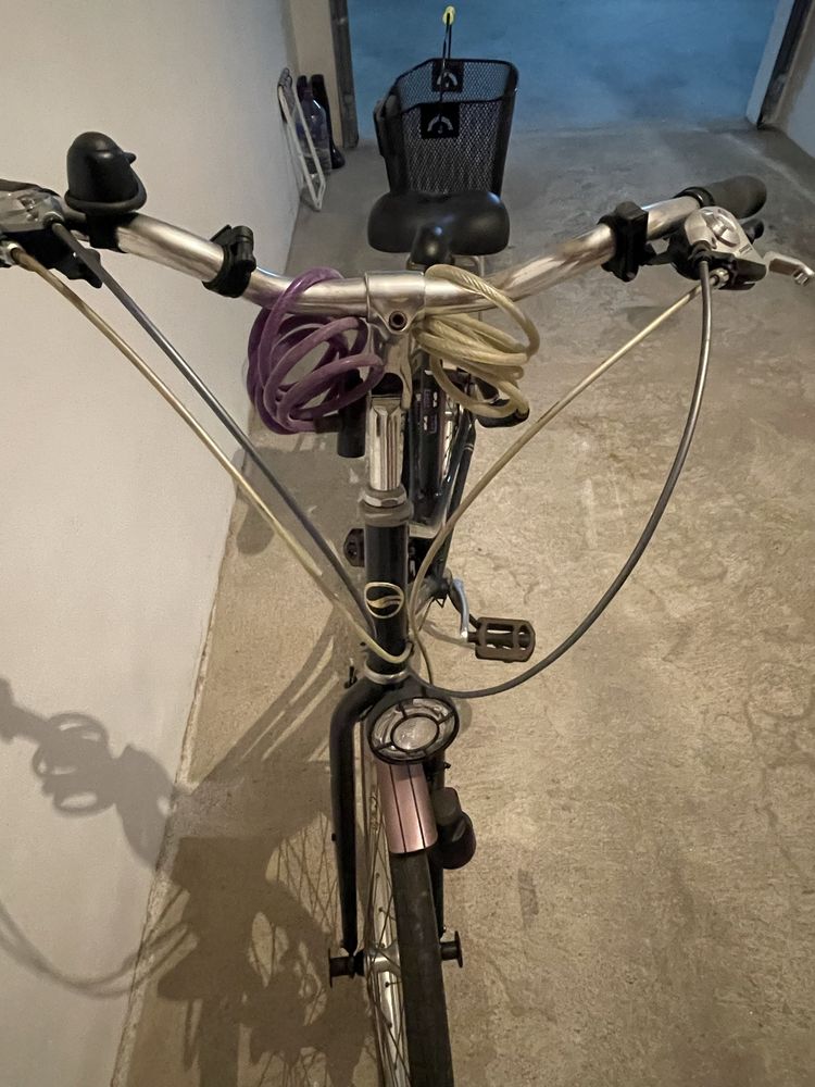 Bicicleta urbana GIANT com cesto