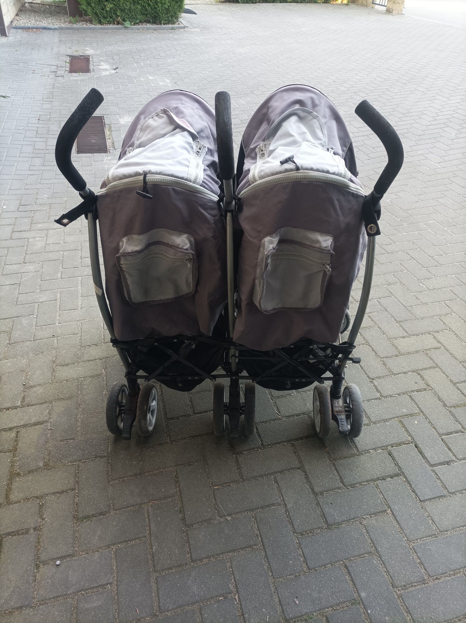 Wózek spacerowy bliźniaczy