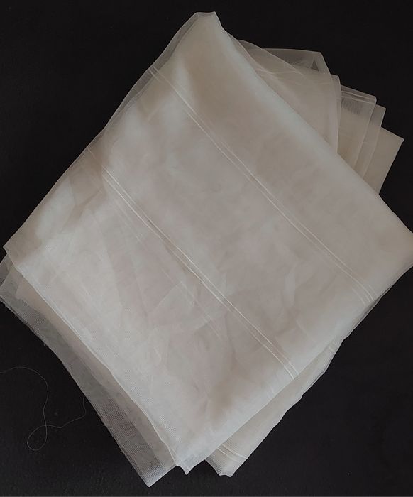 Відріз  тюлі на вікно.