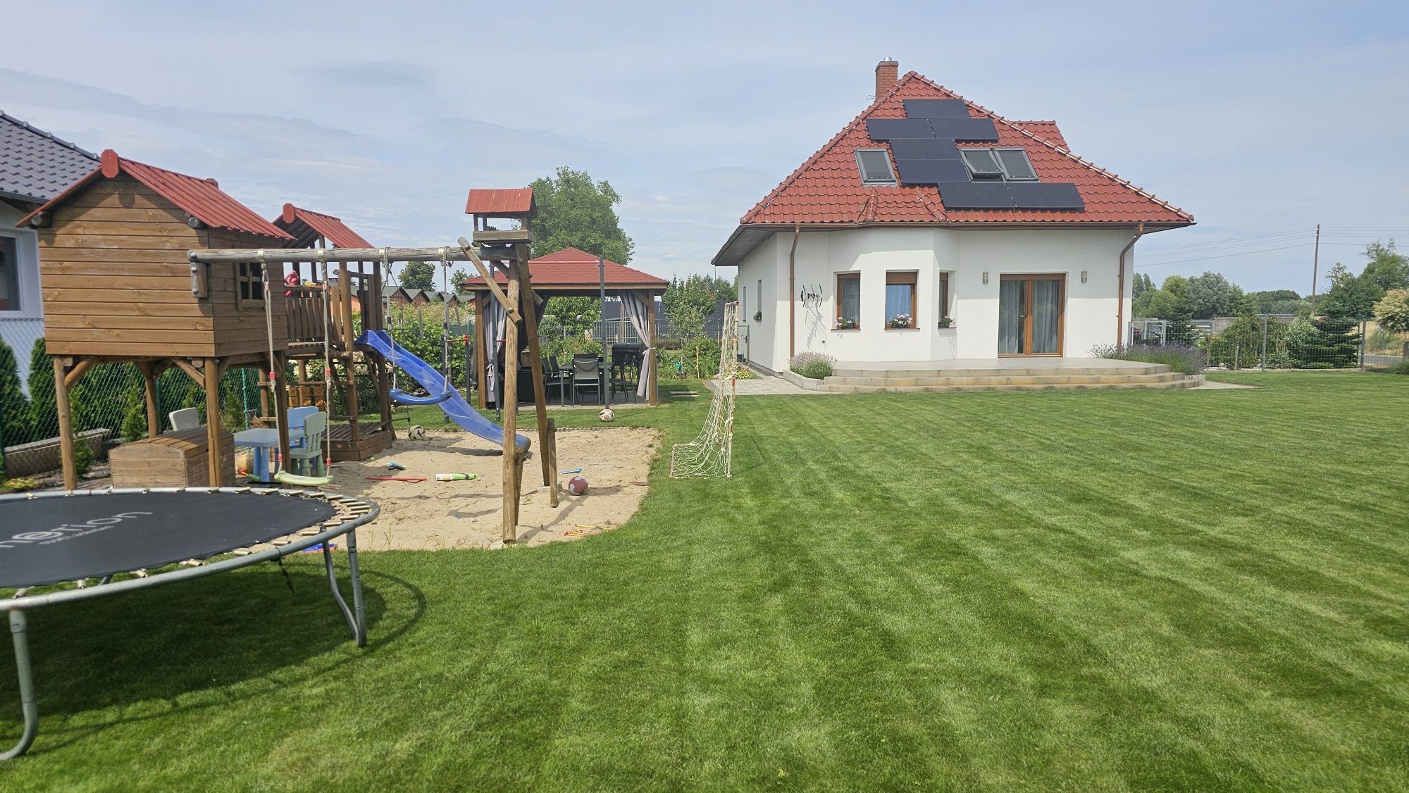 Energooszczędny jednorodziny dom blisko miasta