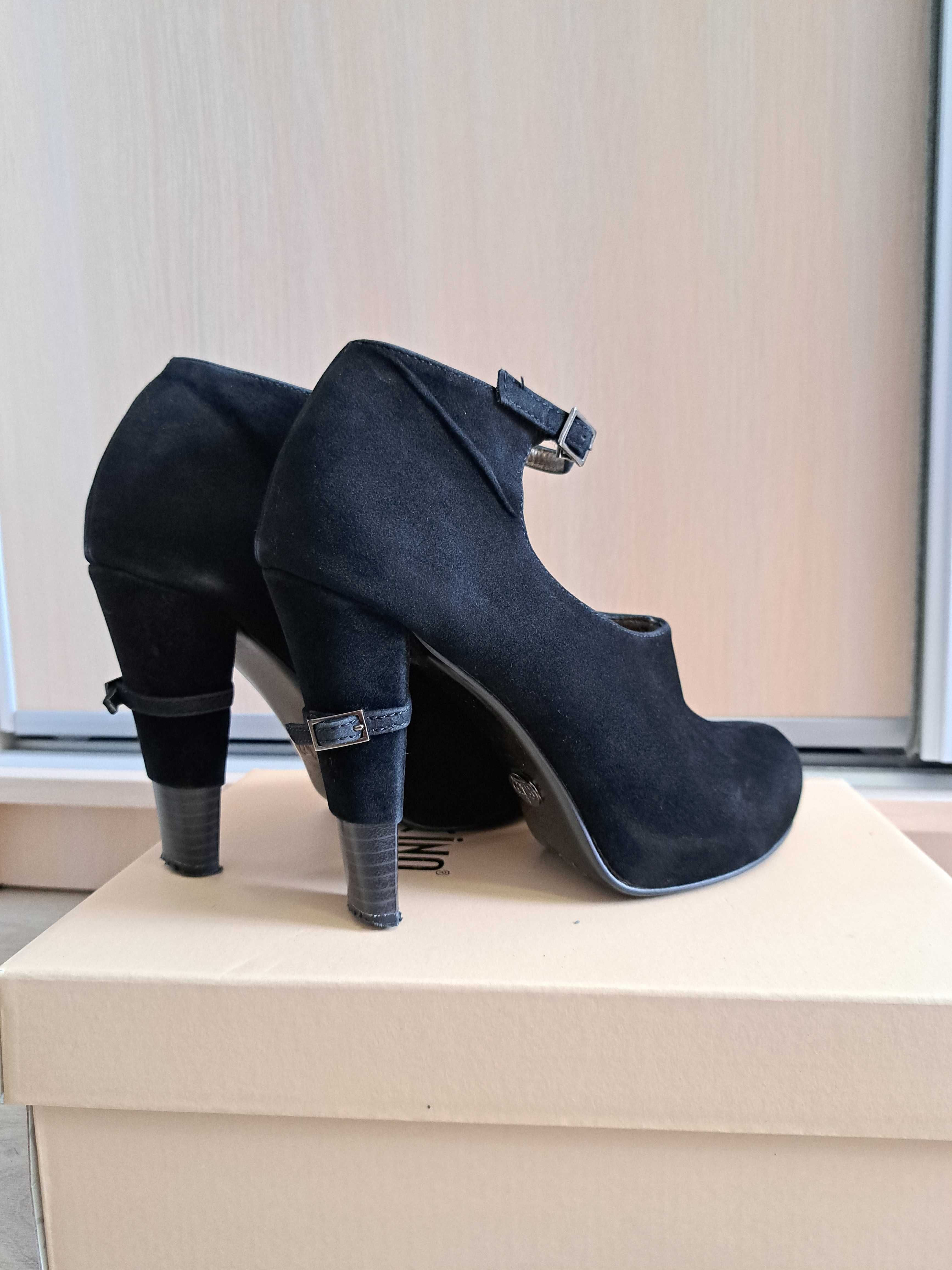 Туфлі чорні жіночі замшеві на каблуку