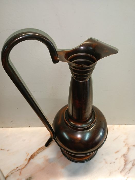 Belíssimo jarro em latão polido "LATARY M DE CAMBRA PORTUGAL" medidas: