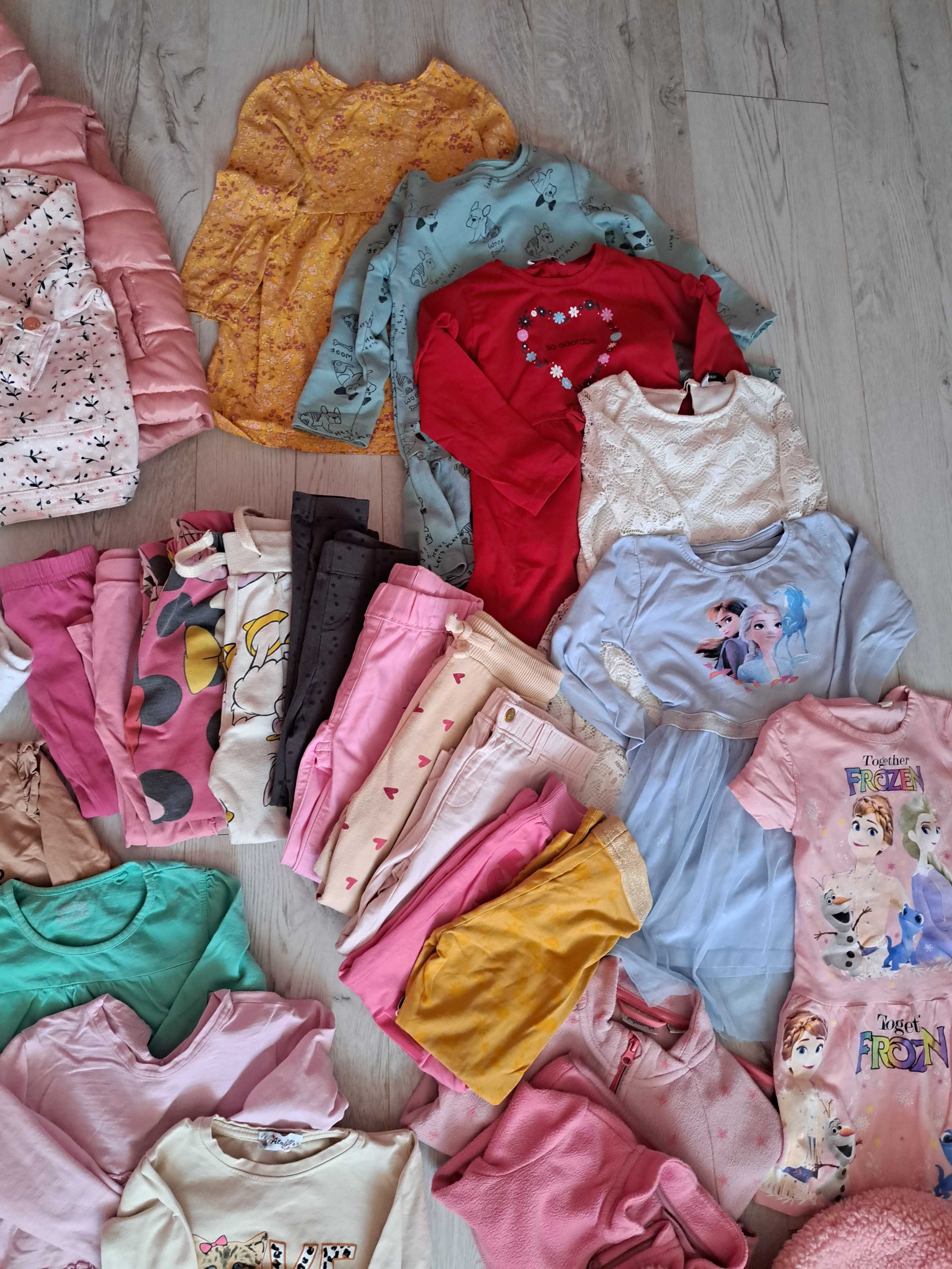Paka ubranek dla dziewczynki 104 bluzy spodnie sukienki