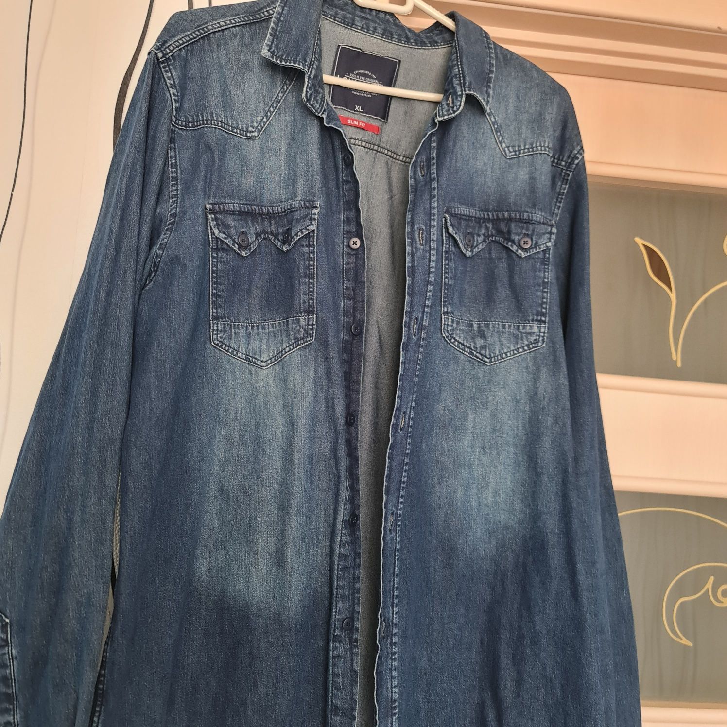Лёгкая мужская джинсовая рубашка LcwJeans. Распродажа