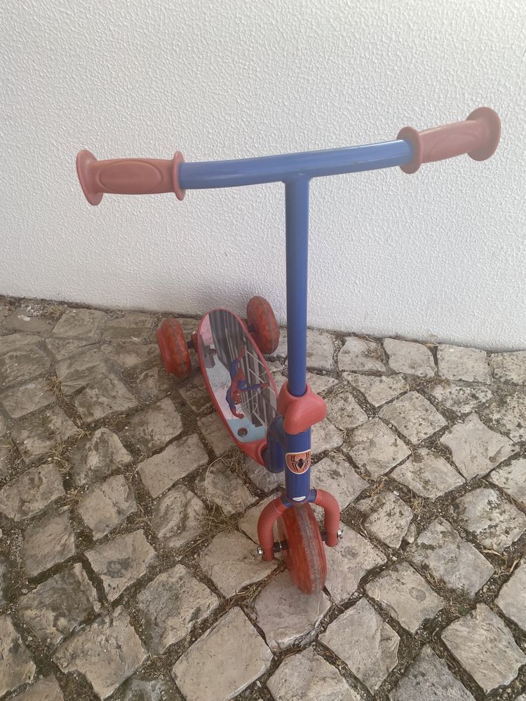 Trotinete pequena Homem aranha