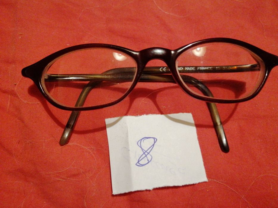 Armação de óculos.