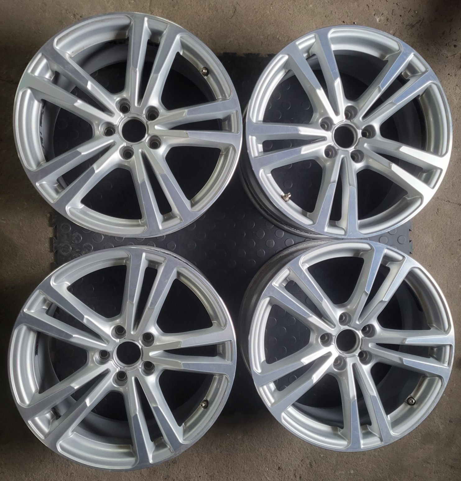 Felgi Aluminiowe 5x112 8Jx18 ET46 Audi A3 S3 TT