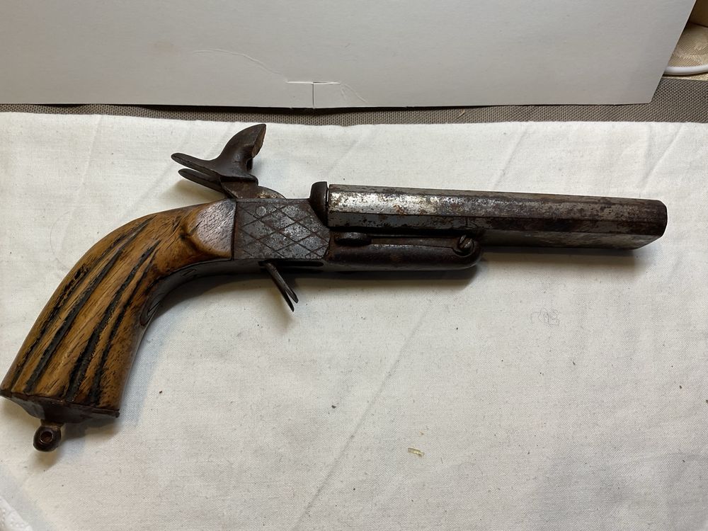 Antiga pistola Lefaucheaux de dois canos final seculo XIX