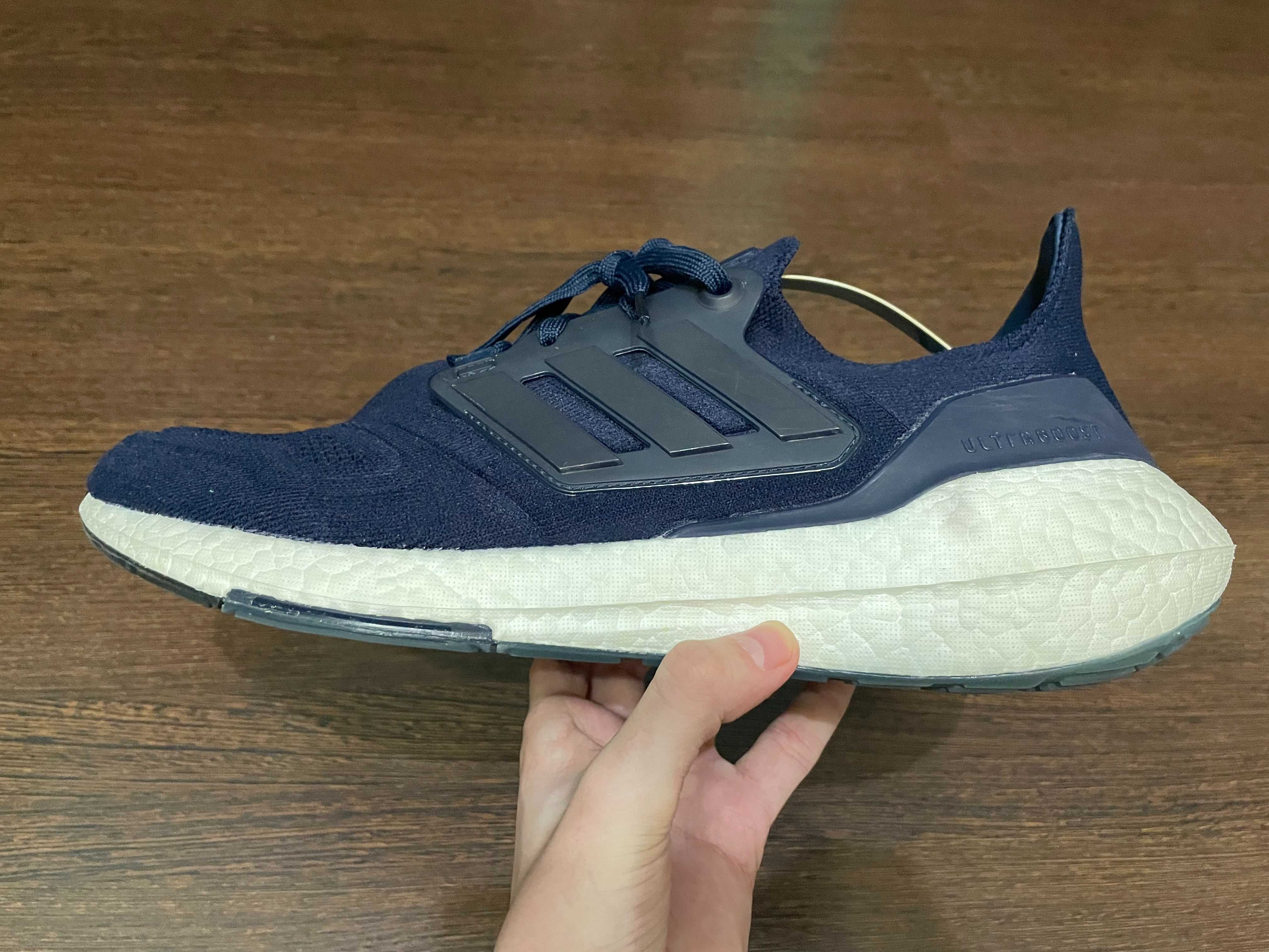 кросівки Adidas UltraBOOST 22.   Р  46 2/3.  29см