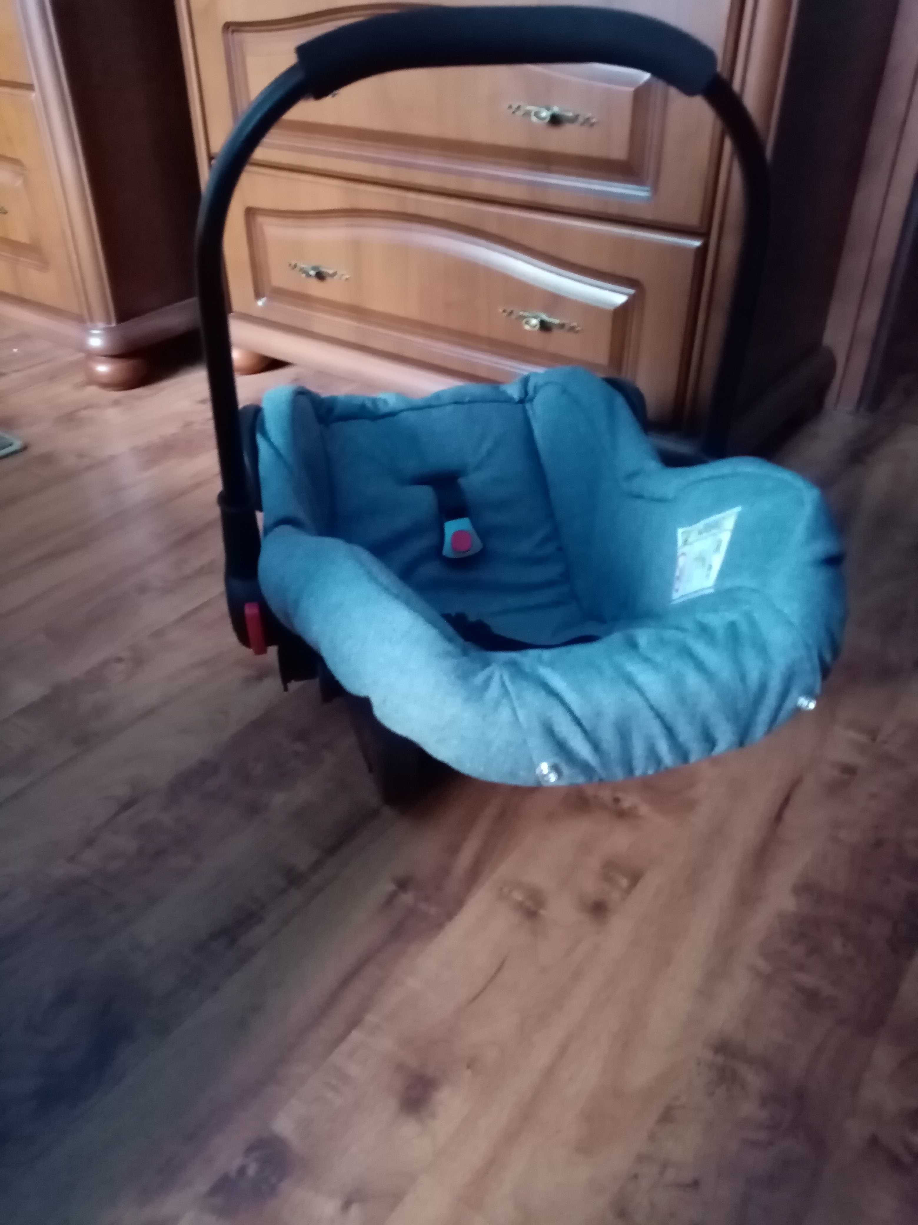 Fotelik oraz nosidełko dla niemowlaka