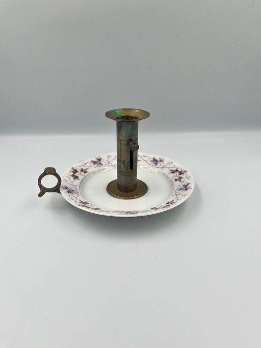 Porcelanowy kaganek zdobiony