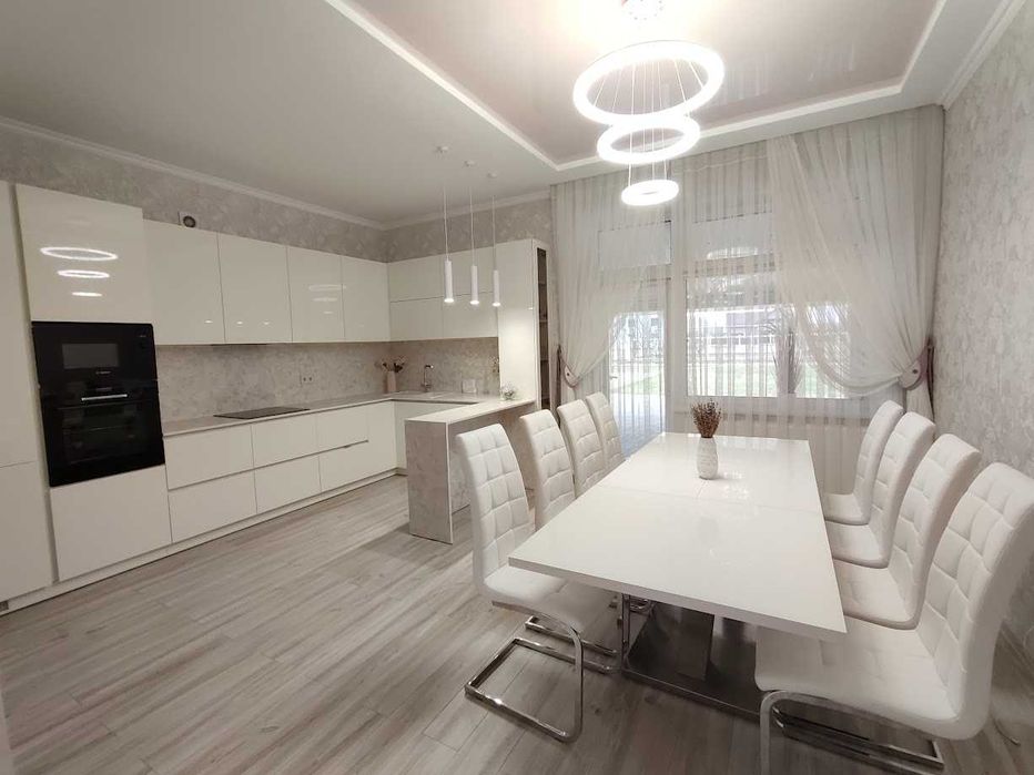 Продається сучасний будинок з дизайнерським ремонтом в с. Шипинці