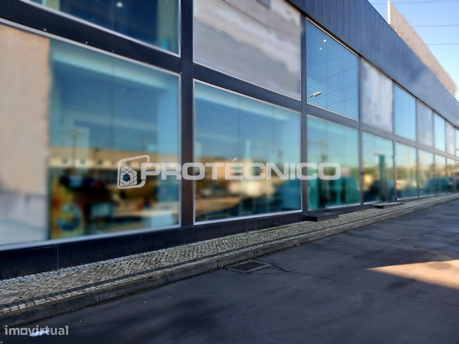 Armazém/Loja com Frente p/ a N235 - Z. I. Oiã