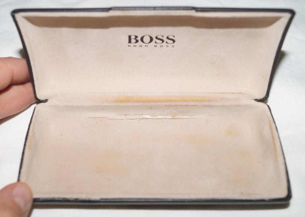 Фирменный футляр для очков Hugo Boss