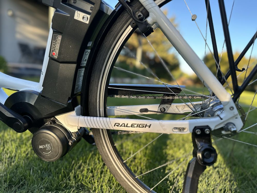 Rower elektryczny Raleigh Dover 7, silnik Impulse 2.0, moc 250 W