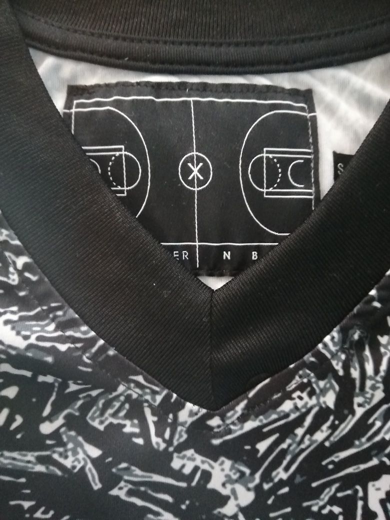 Vendo t-shirt "nets" basketball (portes incluídos)