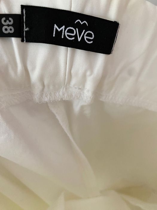 Białe letnie spodnie