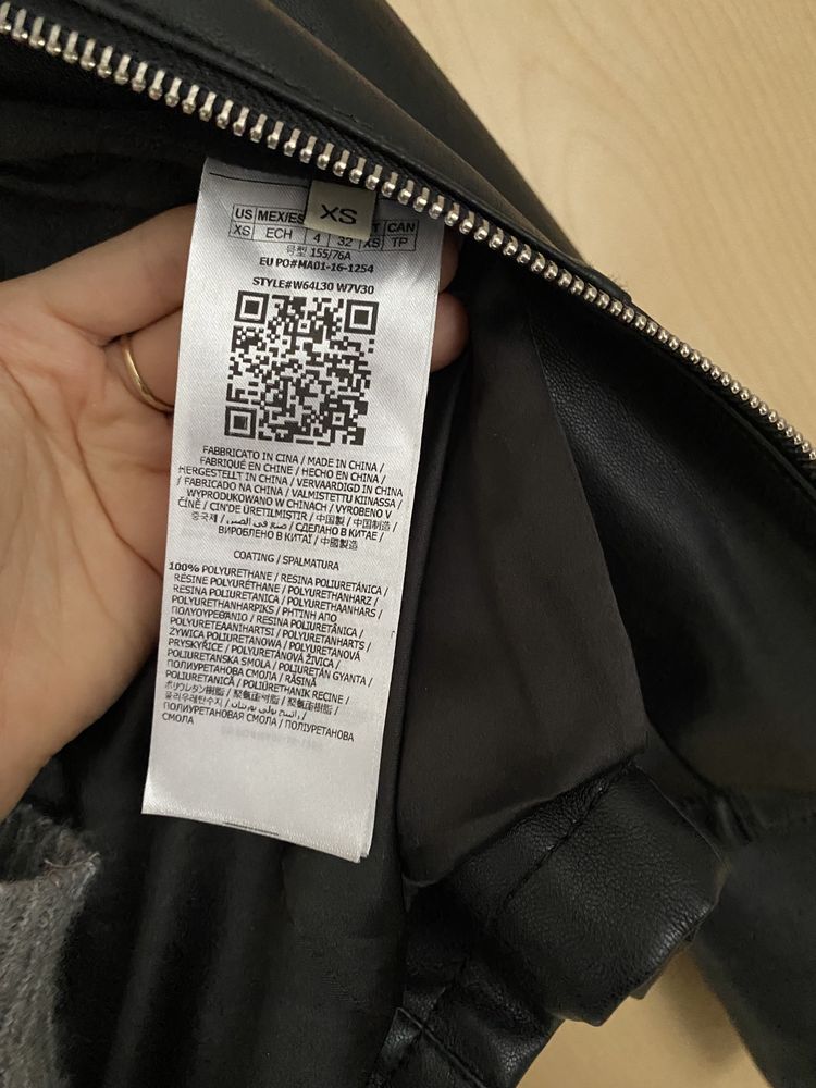 Czarna kurtka ramoneska skórzana guess r XS