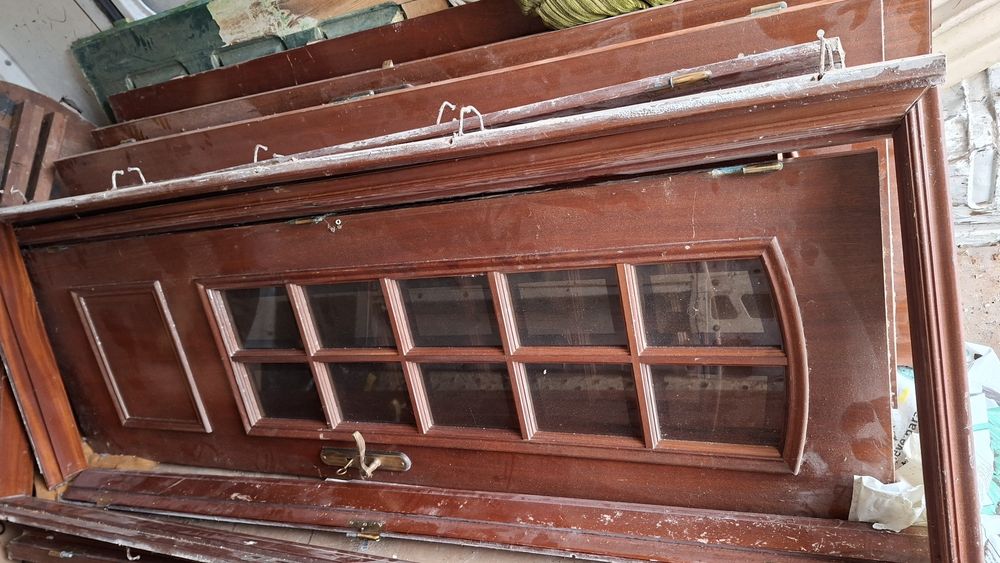 Portas usadas em mogno