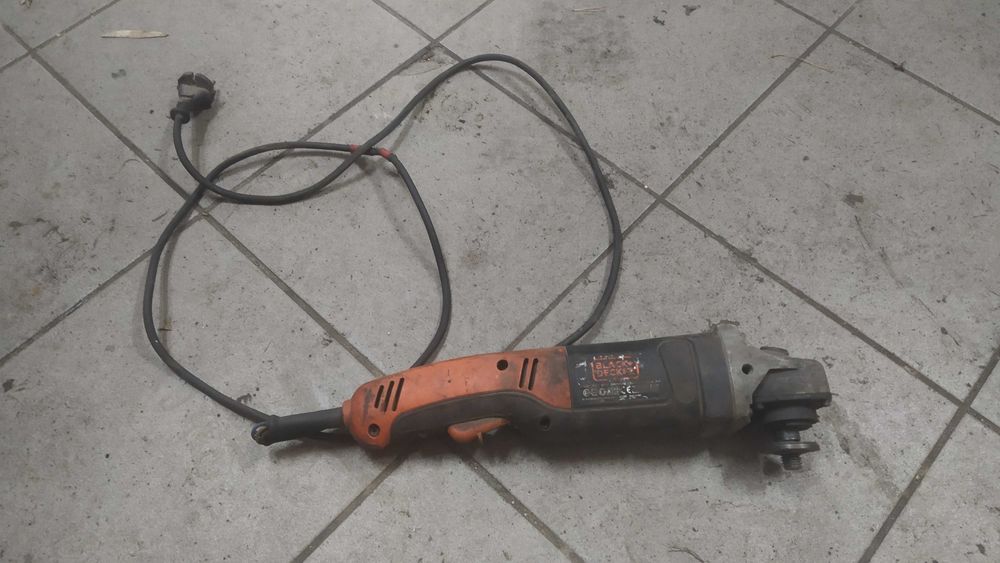 Szlifierka elektryczna kątowa bosch Black Decker