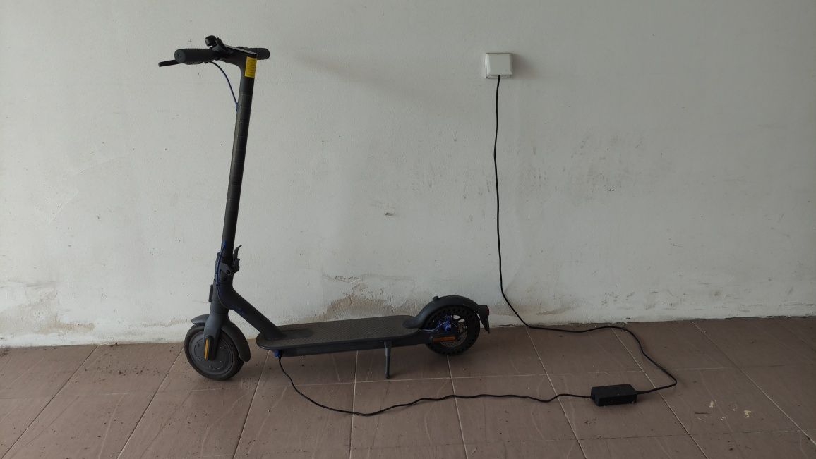 Trotinete Elétrica Xiaomi Mi Electric Scooter 3 Preta