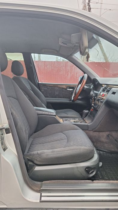 Продам Легендарный Мерседес 210