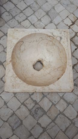 Pia em pedra marmore