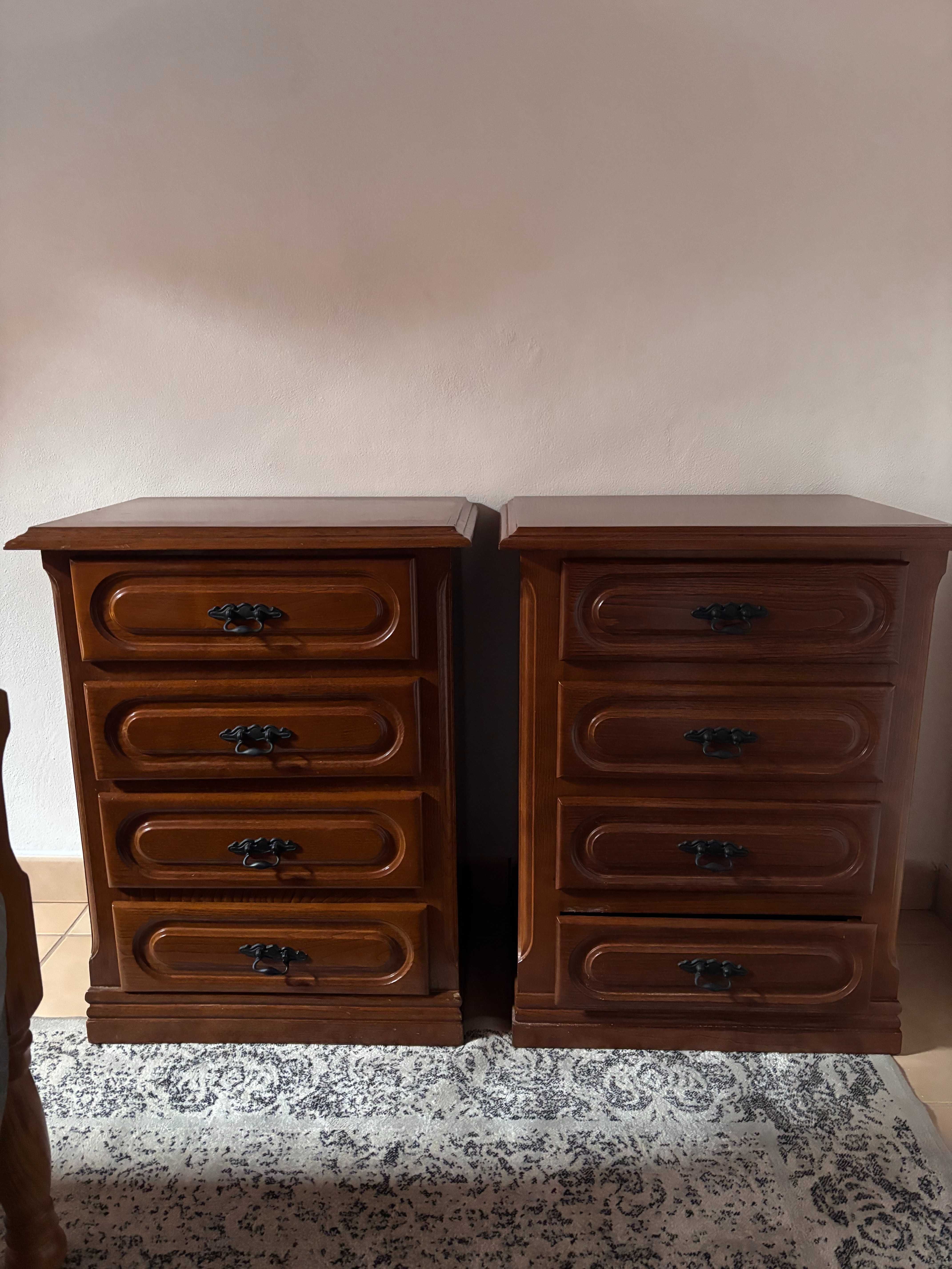 Conjunto de mesinhas de cabeceira