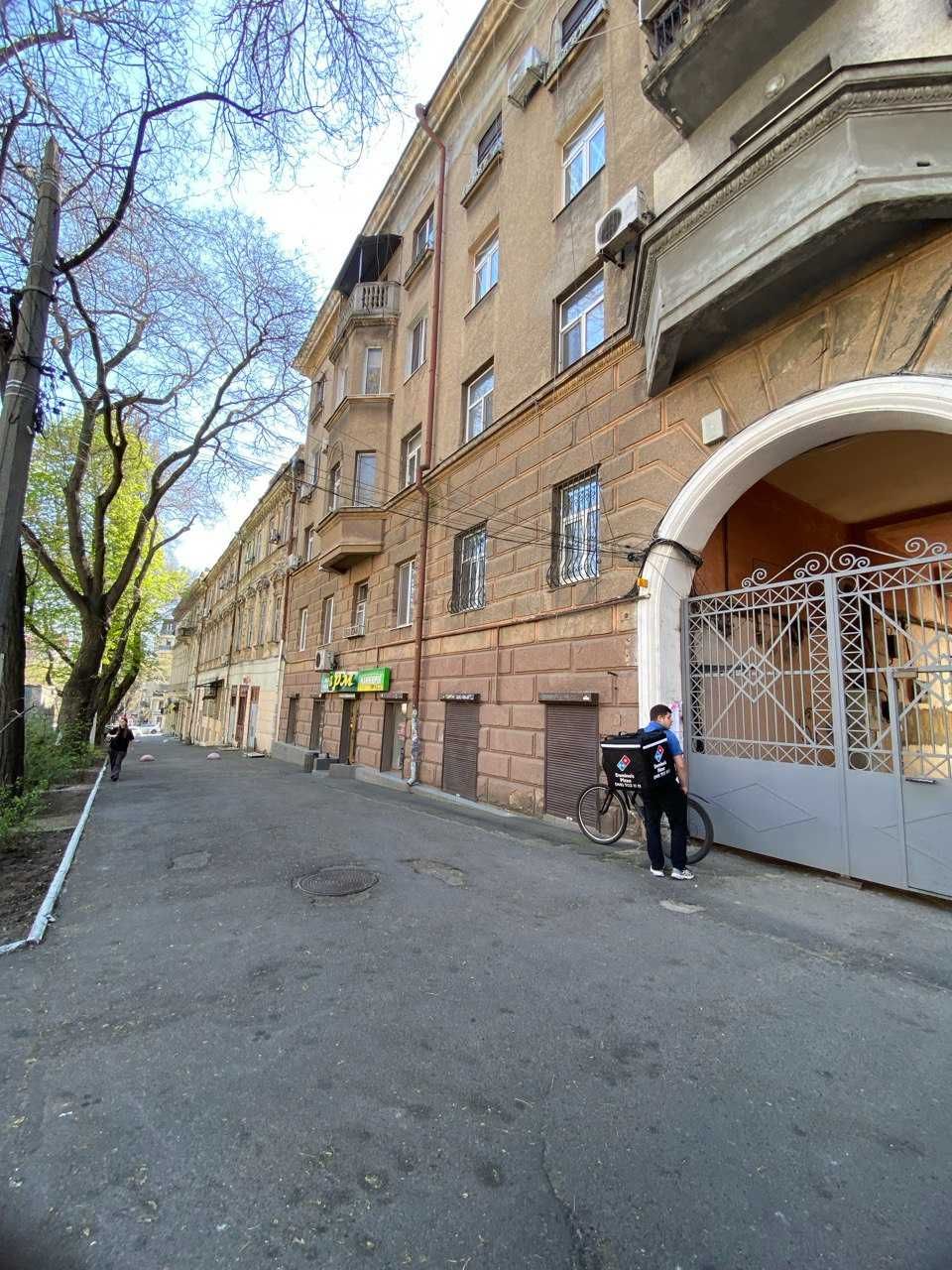 Фасадная 3-к квартира в Центре — идеально под коммерцию!
