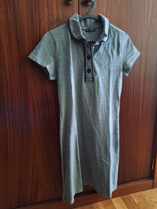 Vestido tipo polo, curto e confortável