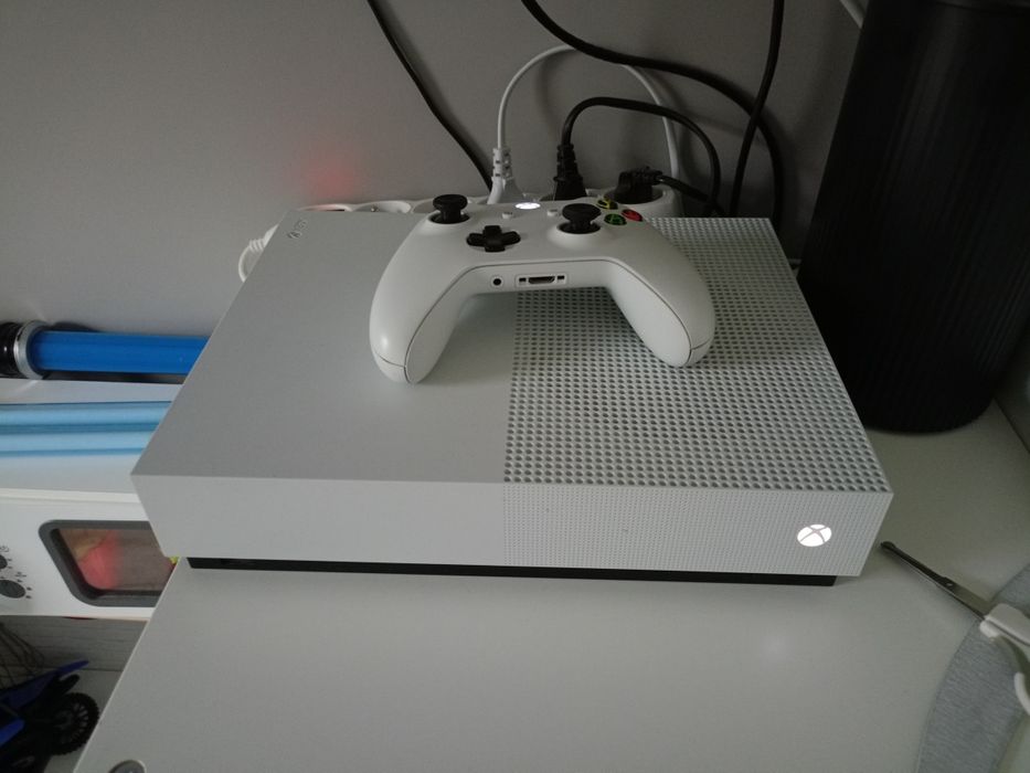 Konsola Xbox one s 1 Tb