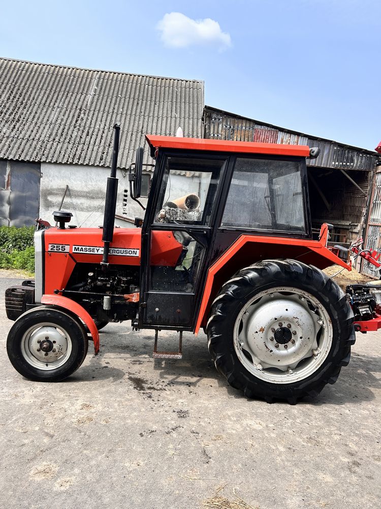 Massey Ferguson 255