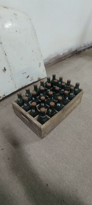 Grade de madeira antiga dos Refrigerantes BB completa