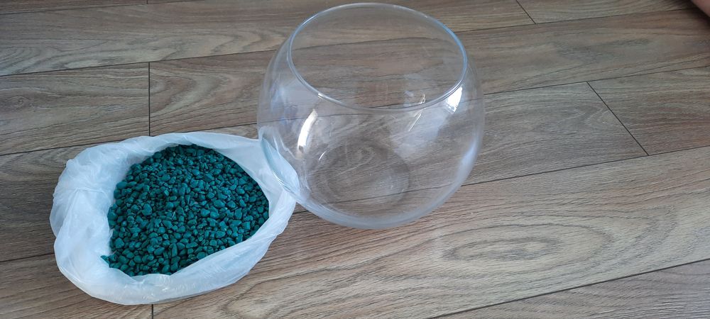 Akwarium szklane kula+kamyki zielone. Średnica 19 cm. Wysokość 19 cm