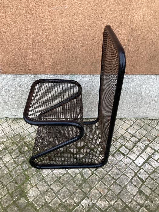 Cadeira em ferro em bom estado