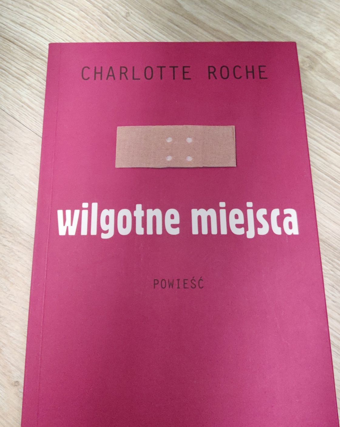 Książka Wilgotne miejsca Charlotte Roche powieść, jak nowa