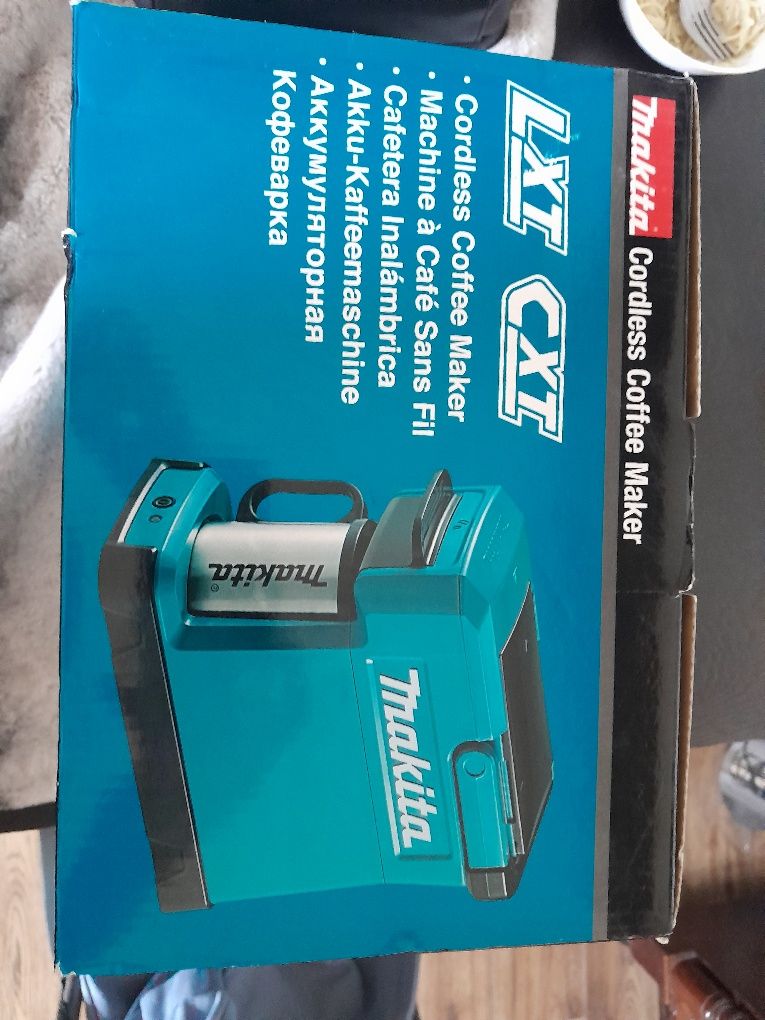 Nowy Auromat do kawy makita dcm501z